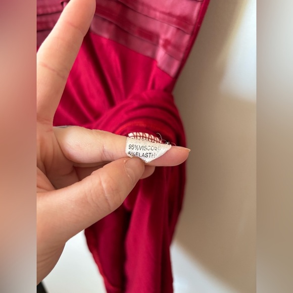 🎉4/30$🎉 Elegant Red V-Neck Dress ✨ - Picture 3 of 4